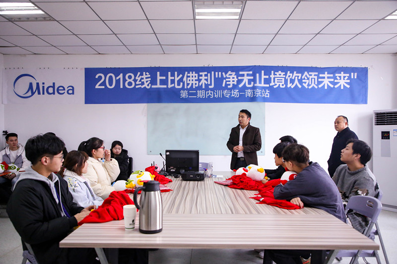 加強就業畢業生回訪，促進校企合作渠道拓展