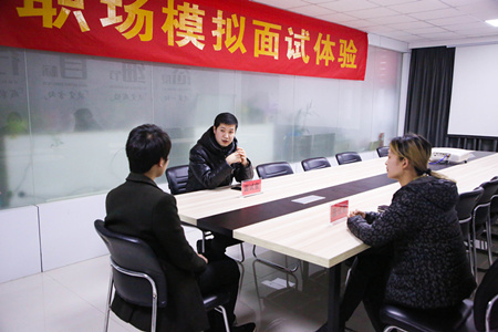 職場攻略講座進校園，拓展校企合作促就業