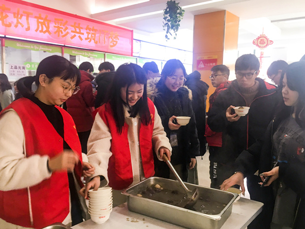 猜燈謎，鬧元宵—南京新華不一樣的元宵節