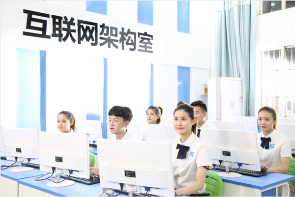 【媒體關(guān)注】為什么學(xué)互聯(lián)網(wǎng)新技術(shù)，要來(lái)新華？