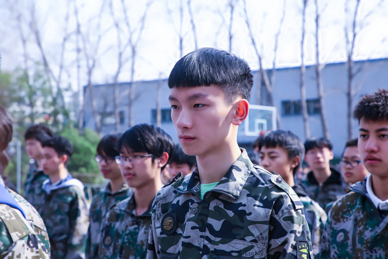 退伍軍人轉業選擇新華，開啟高薪白領的成長之路