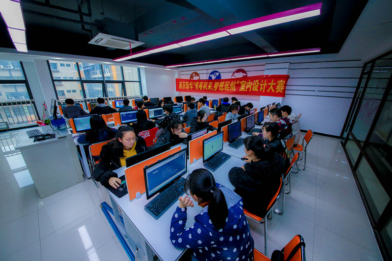 你看！他們代表學校去參加全國互聯網職業技能大賽了耶！