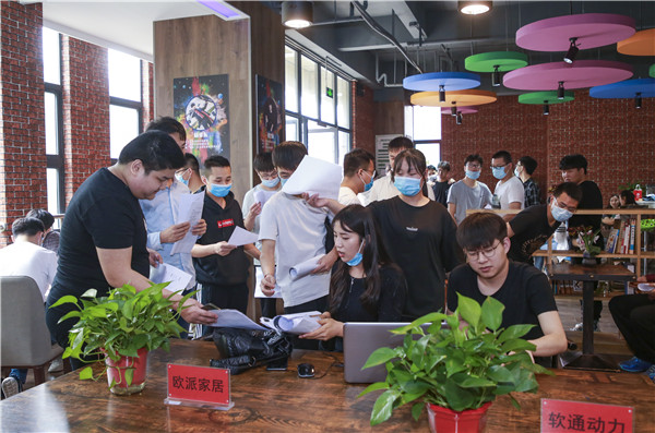 就業(yè)保障丨千企萬崗進校園，助力學(xué)子精準就業(yè)！