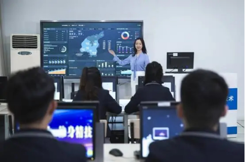 學互聯網金融與智能財會<a href=http://njxh.cn target=_blank class=infotextkey>專業</a>，為什么要來新華？