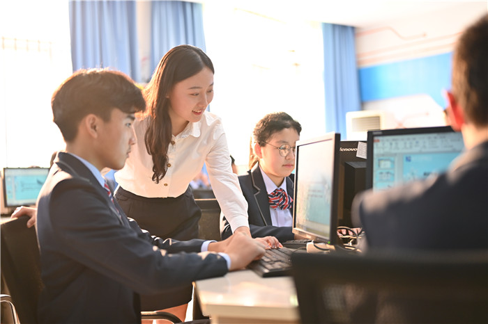 新華<a href=http://njxh.cn target=_blank class=infotextkey>專業</a>說影視動漫<a href=http://njxh.cn target=_blank class=infotextkey>專業</a>——用技術雕琢藝術夢想的<a href=http://njxh.cn target=_blank class=infotextkey>專業</a>