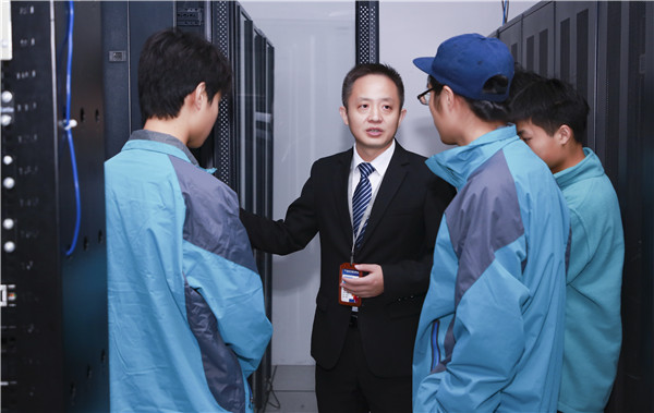 初<a href=http://njxh.cn target=_blank class=infotextkey>高中</a>畢業學什么好？