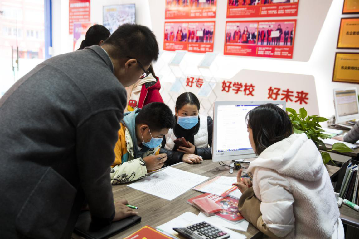 為什么總勸你來(lái)校實(shí)地考察？好學(xué)校不怕比較！