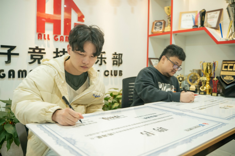 實力見證！又一新華電腦教育學子簽約AG俱樂部！