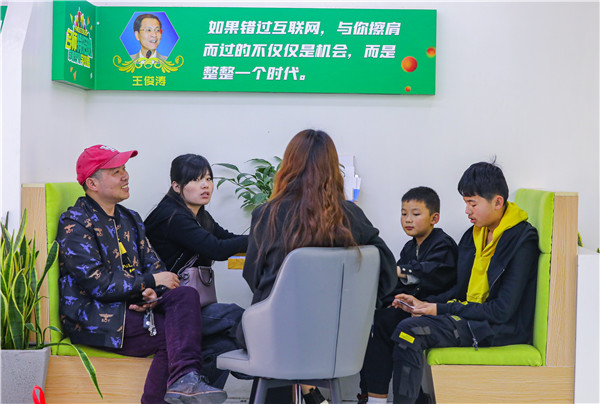 南京新華五一試學體驗周火爆開啟！