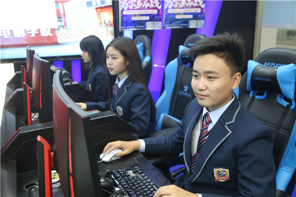 中考之后，如何選擇電競<a href=http://njxh.cn target=_blank class=infotextkey>專業</a>學校？