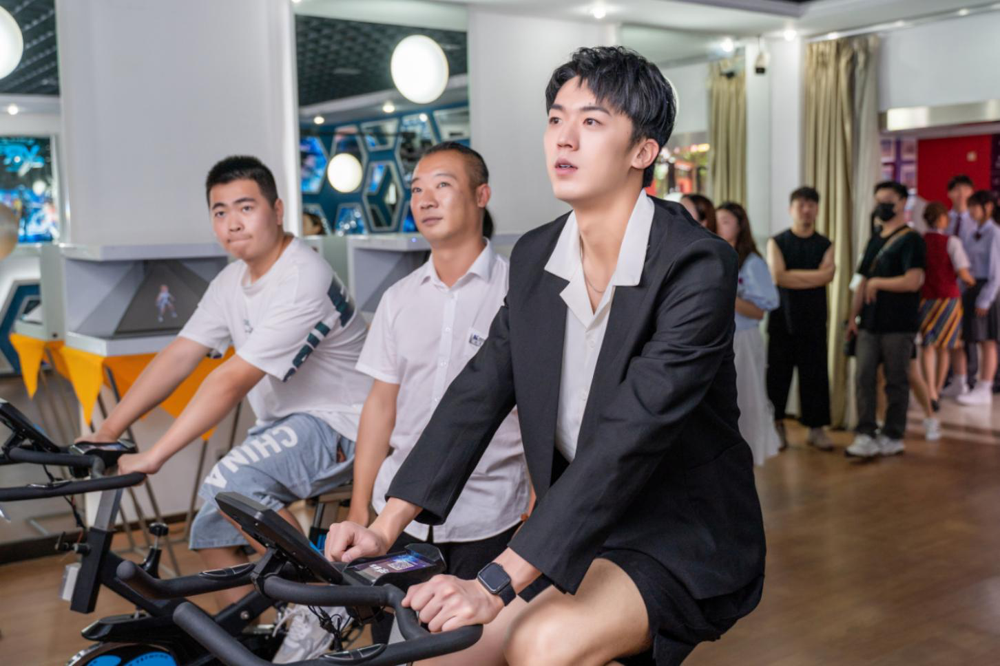 明星帶路|盧東旭探秘校園黑科技，直擊新華硬實(shí)力！