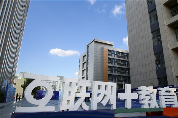 想學互聯(lián)網(wǎng)技術(shù)，怎么學？