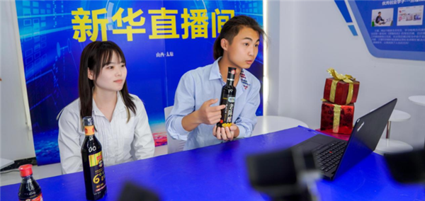 我去，這么多人來新華是干啥？