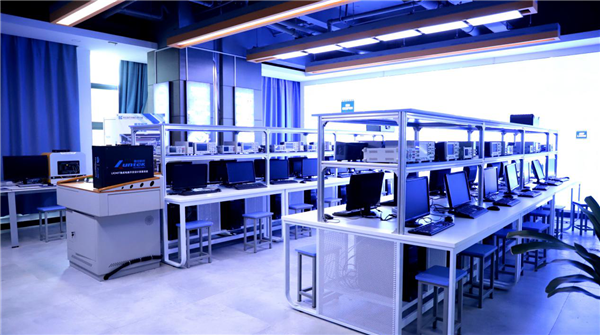 南京新華電腦專修學校智能芯片封裝與檢測新<a href=http://njxh.cn target=_blank class=infotextkey>專業</a>正式發布！