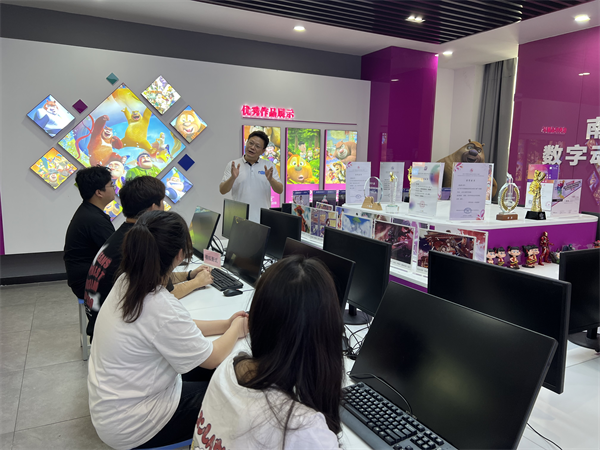 南京新華電腦專修學校模擬面試活動助力畢業生高質量就業