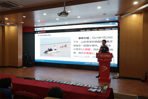 南京新華電腦專修學校舉辦新生安全教育講座，鄭德剛老師精彩開講