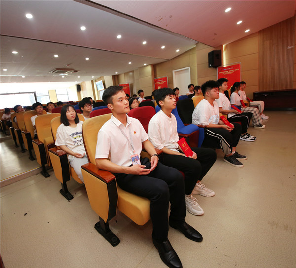 南京新華《企業大咖進校園》活動圓滿舉行！