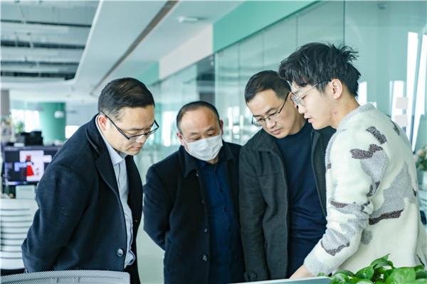 回訪畢業學子 傳遞榜樣力量