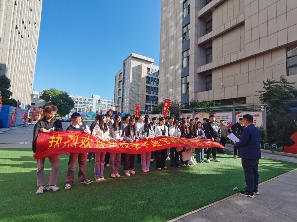 南京新華電腦VR智能家居學子國慶節期間順利赴南通寶尊實訓實習