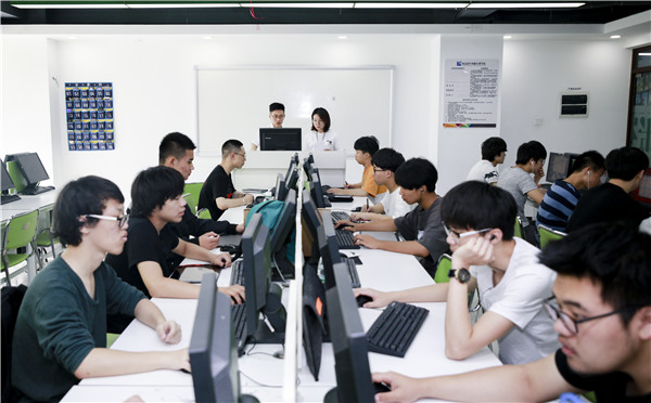 南京新華電腦專修學院好不好，到底怎么樣？