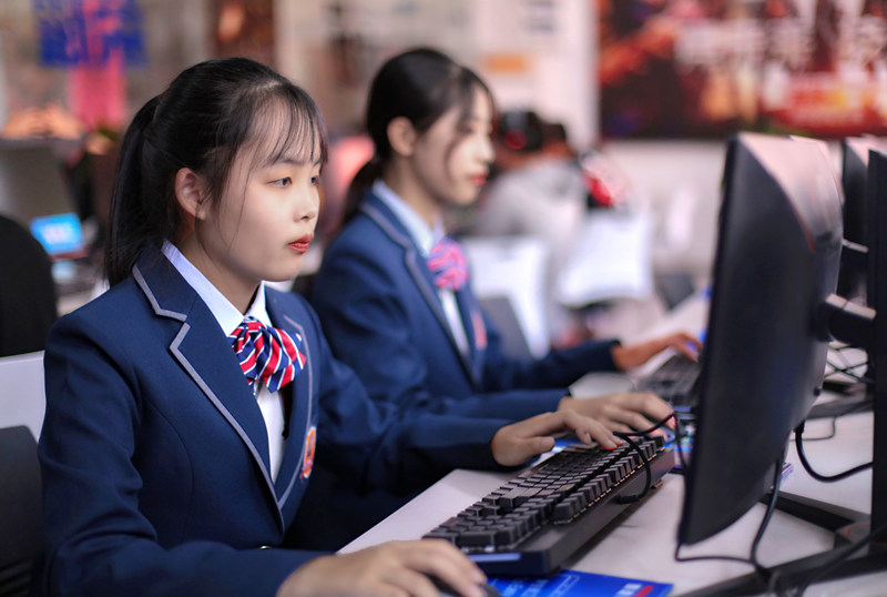 初高中女生學(xué)什么專業(yè)好？女生最吃香的互聯(lián)網(wǎng)熱門專業(yè)排名出爐！