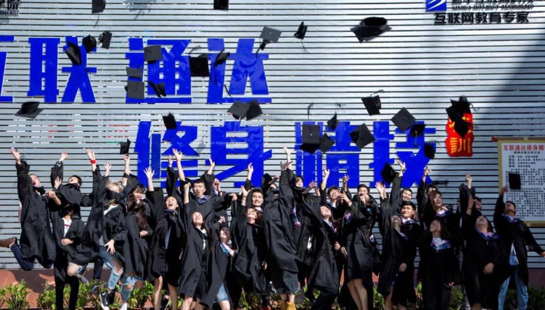 媒體關注丨肩負職教強國重任，新華電腦學校升級“五項能力”培養互聯網高技能人才！