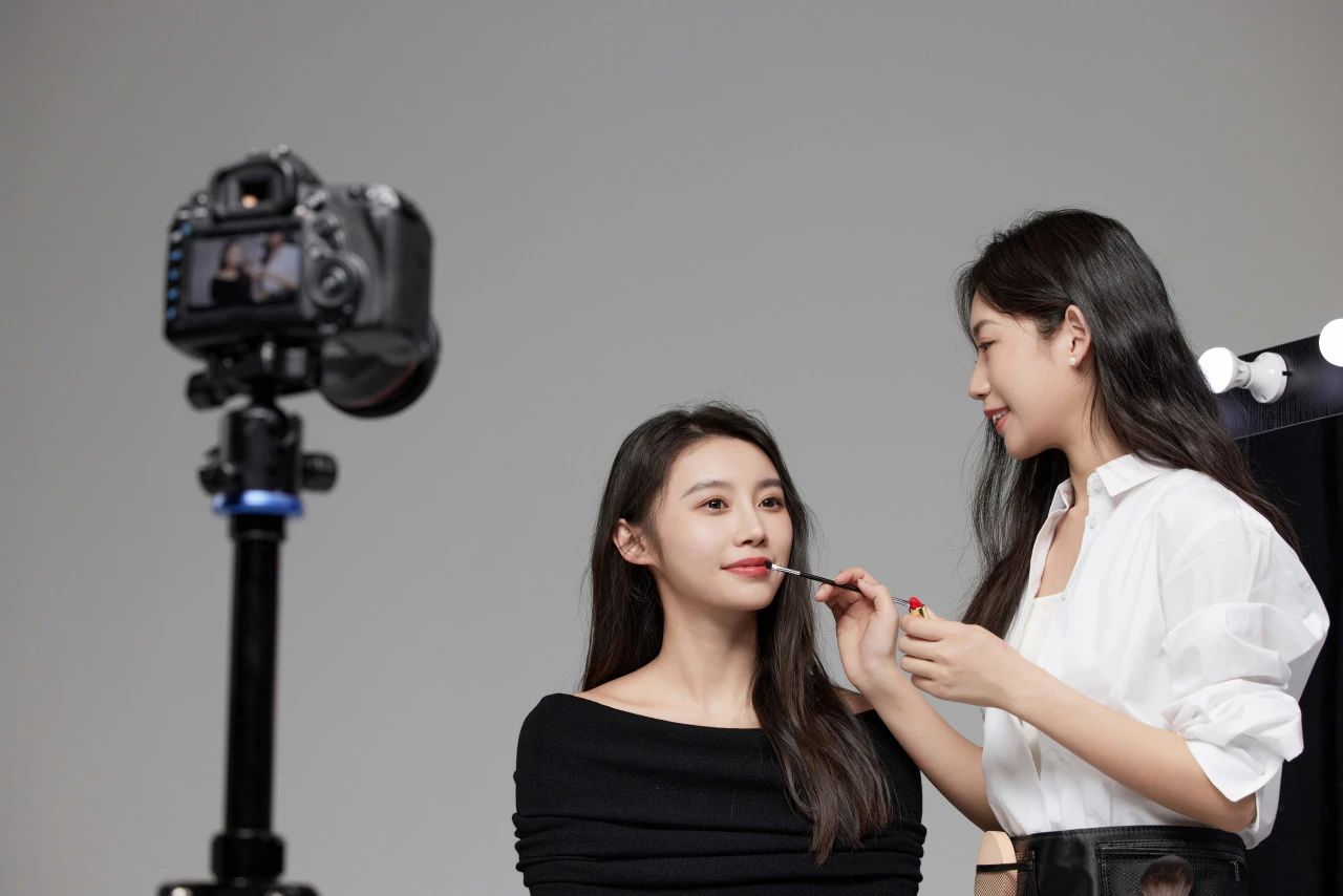 彩妝行業復蘇背后，