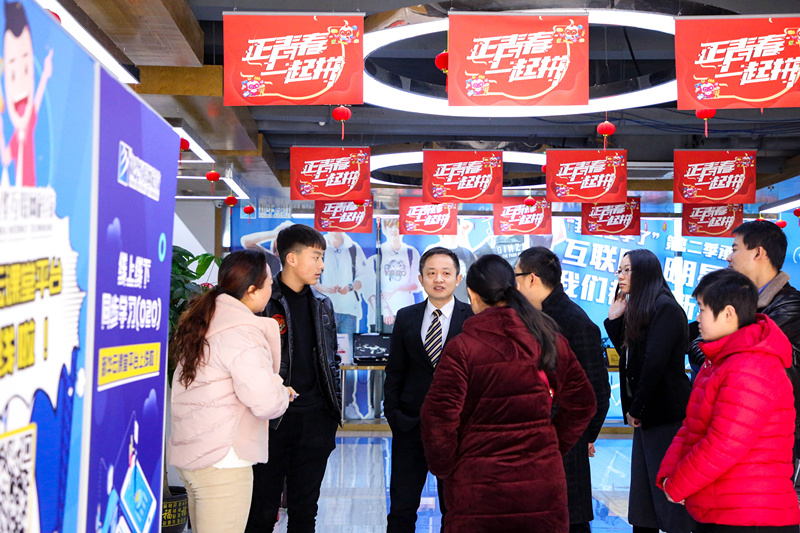 直擊現場！南京新華春季開學迎來報名高峰