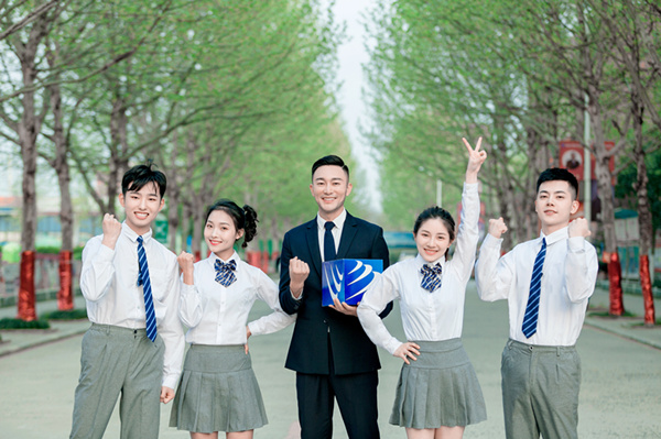 熱烈祝賀我校六名同學在第十四屆全國大學生計算機應用能力與信息素養大賽總決賽中獲得佳績