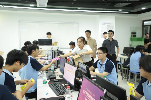 南京新華電腦夏日關懷行動，助力學子清涼度夏！